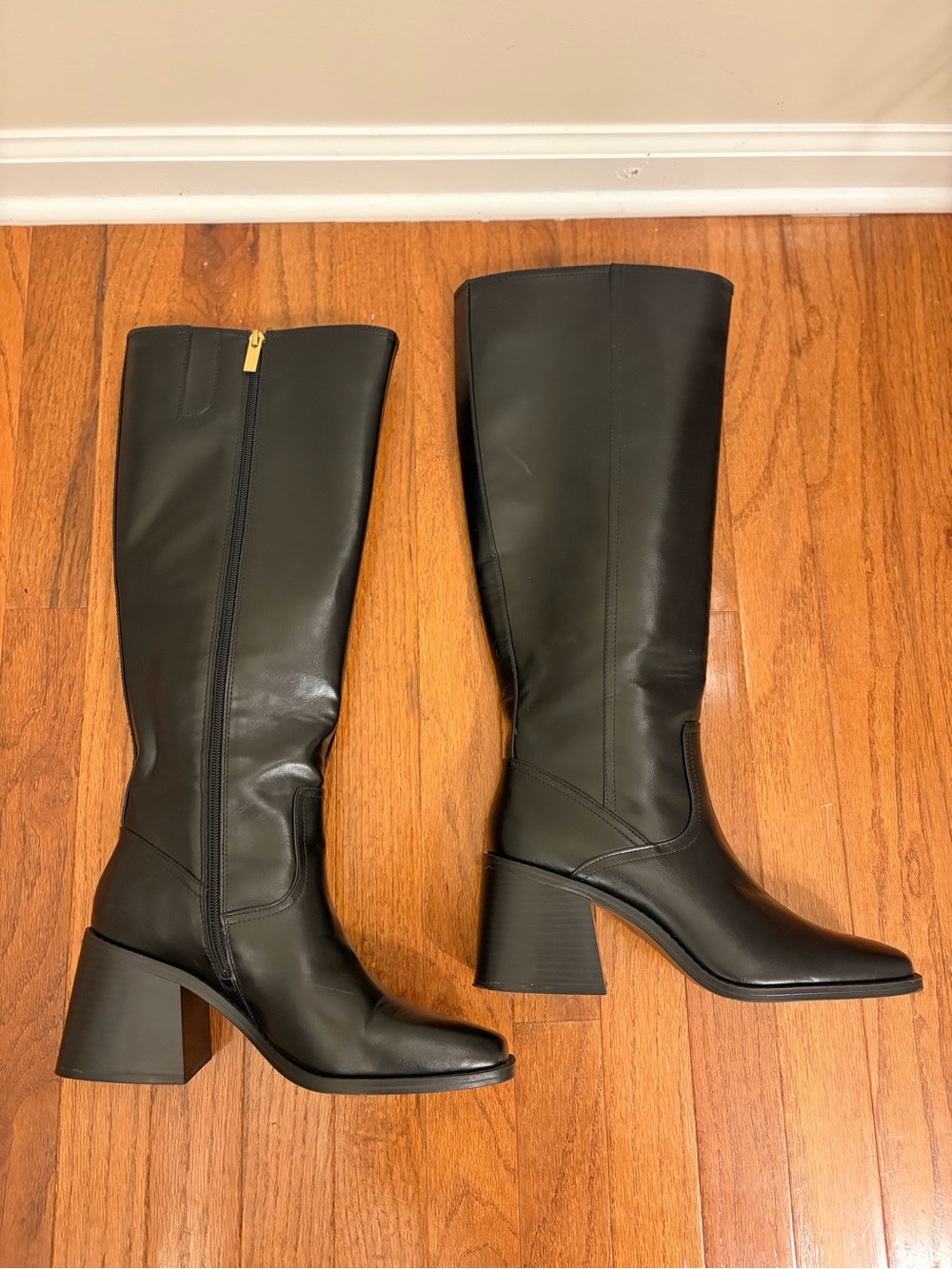 Vince Camuto | Classic Black Knee-High Leather Boots size 9
